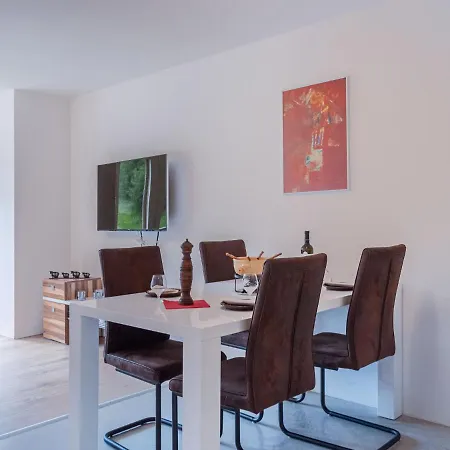 Placid B5 By Interhome نينداز